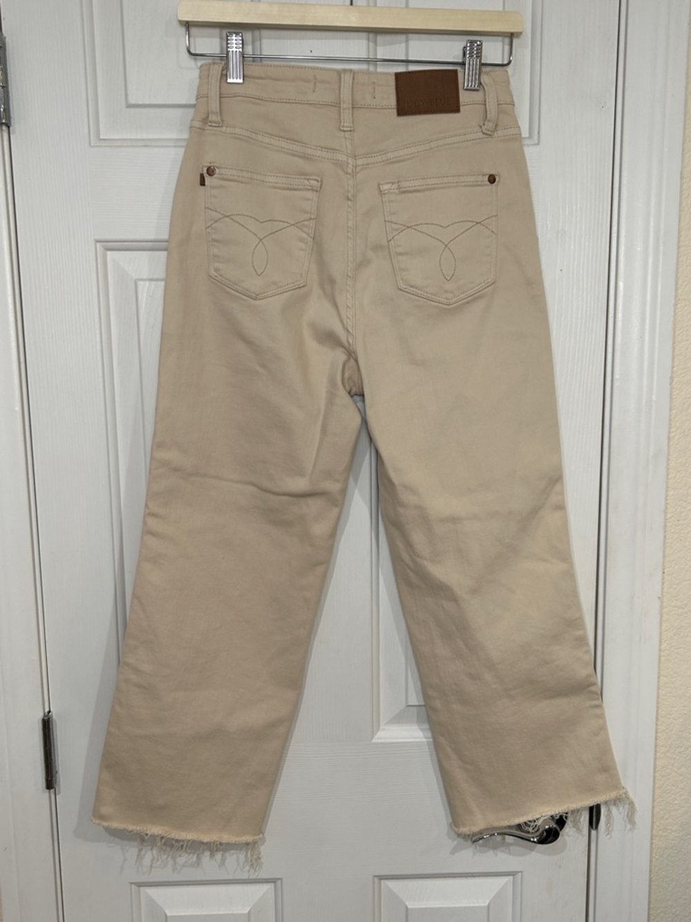 Judy Blue Garment Dyed Cream Beige Raw Hem Crop Jeans / Size 3 (26) - Picture 10 of 13